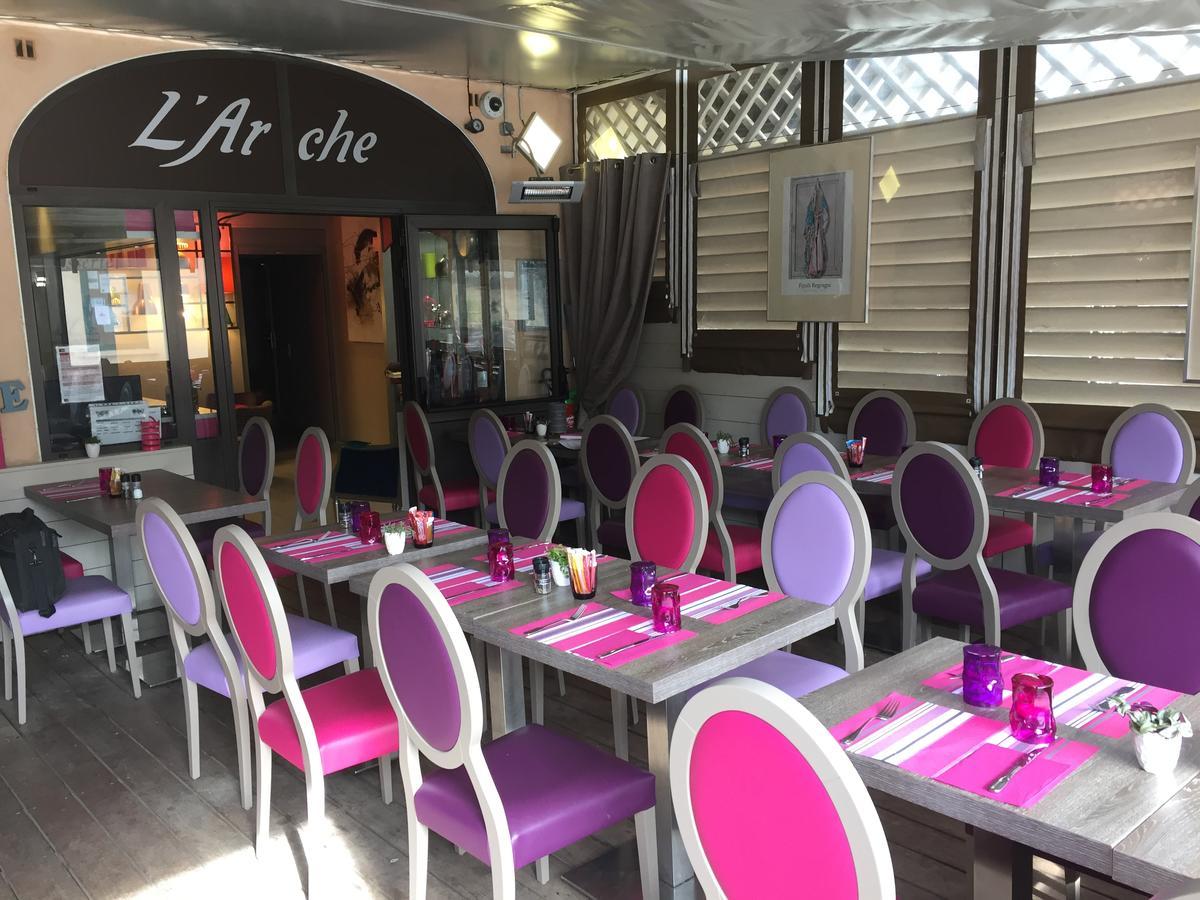 L'arche De *